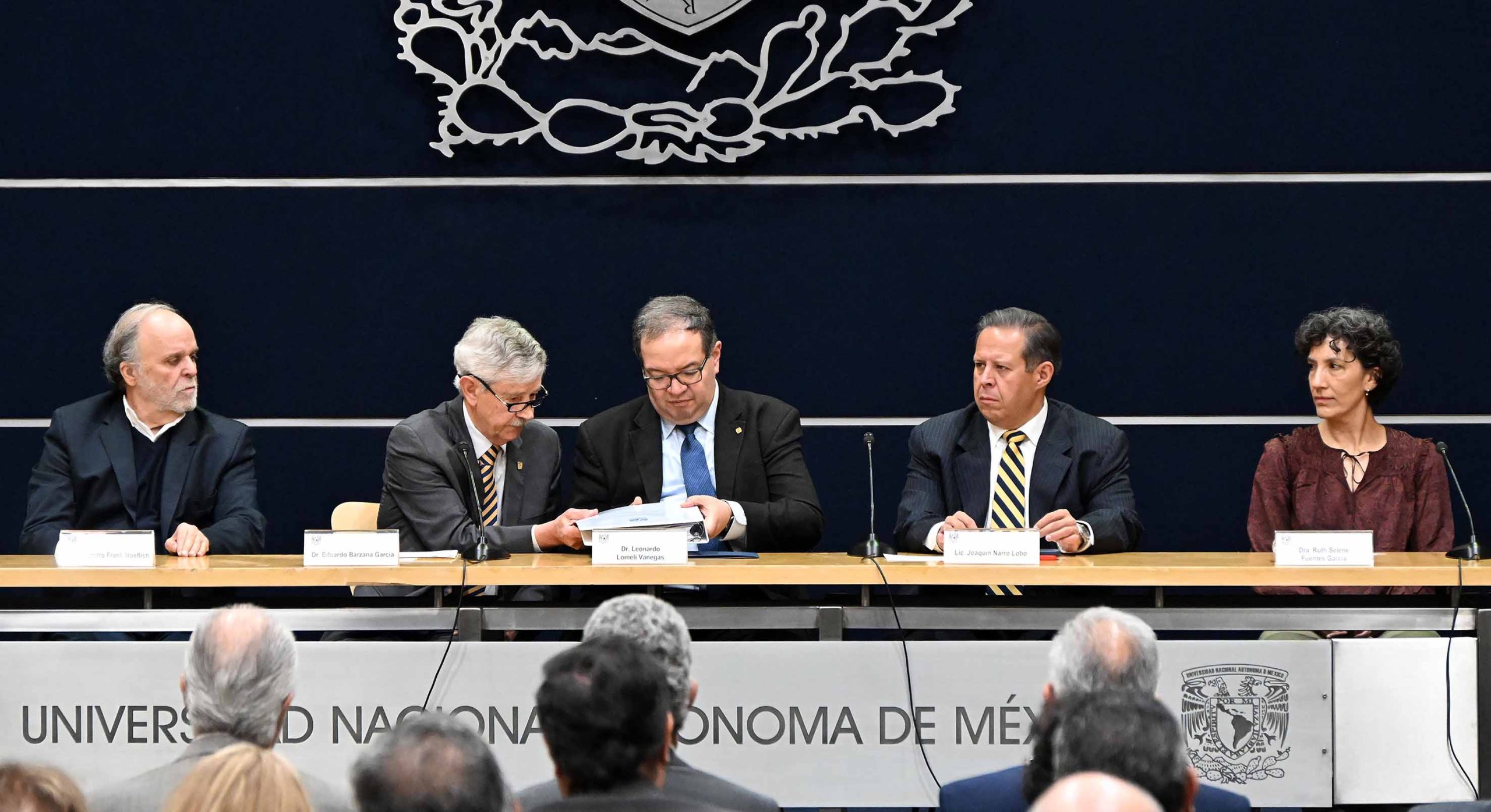 Recibe rector informe final de la comisión para revisar el Examen de Ingreso a Licenciatura 2026/2027-1