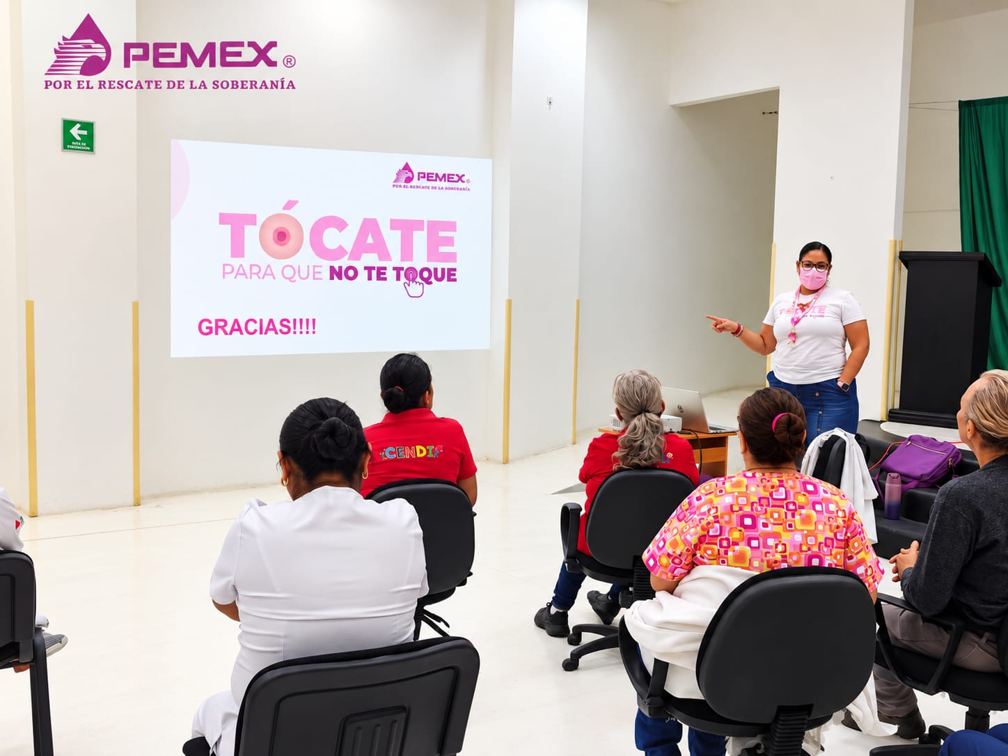 Promueve Pemex autocuidado y detección temprana del cáncer de mama en Salina Cruz, Oaxaca