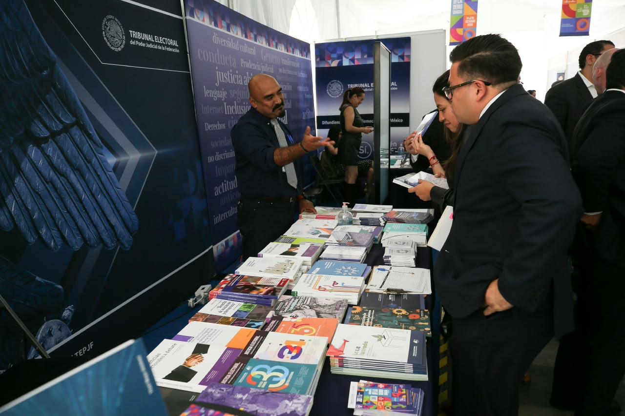 Celebra TEPJF XI Feria Internacional del Libro con presentaciones literarias, talleres y actividades lúdicas